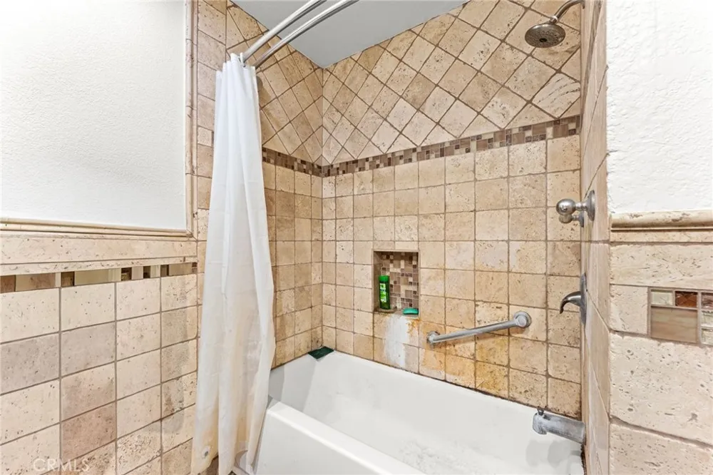 1130 E Alosta #B102 Azusa, CA 91702