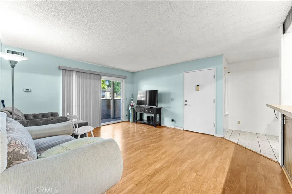 1130 E Alosta #B102 Azusa, CA 91702