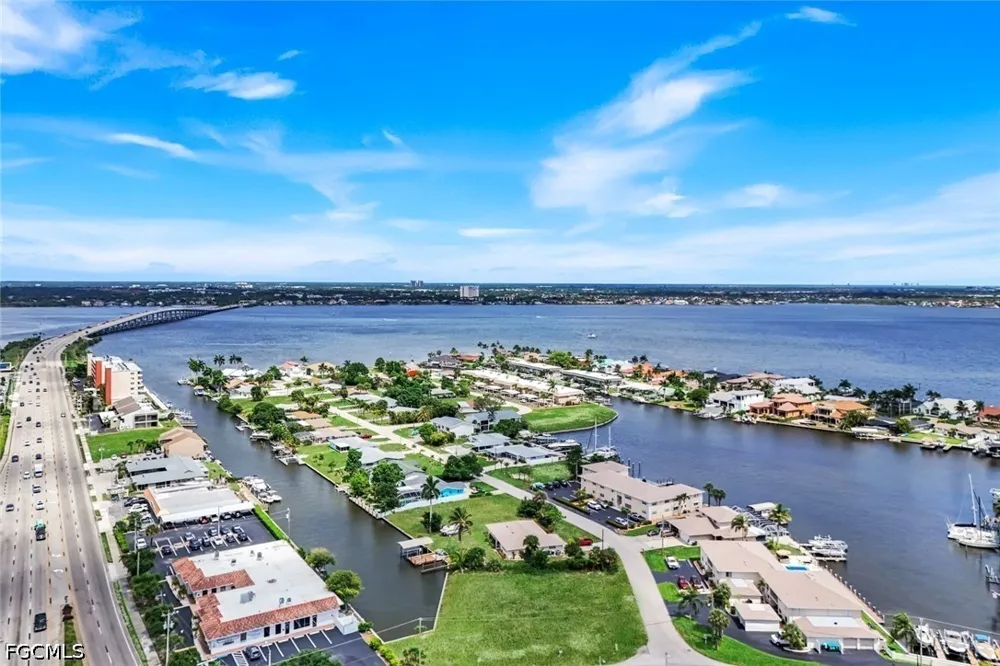 Bikini Court #103 Cape Coral, FL 33904