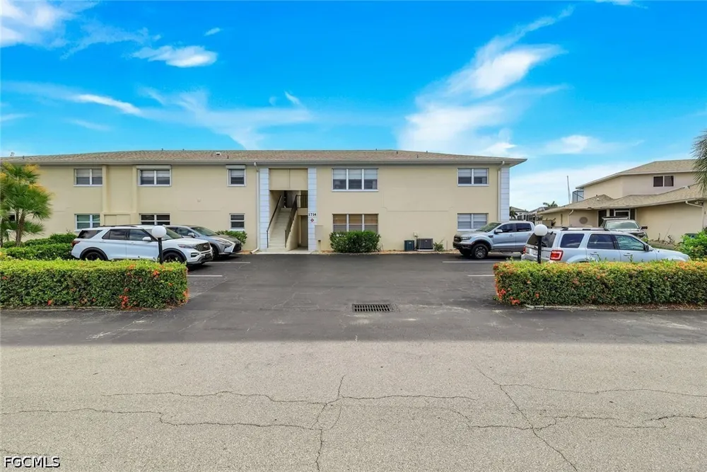 Bikini Court #103 Cape Coral, FL 33904