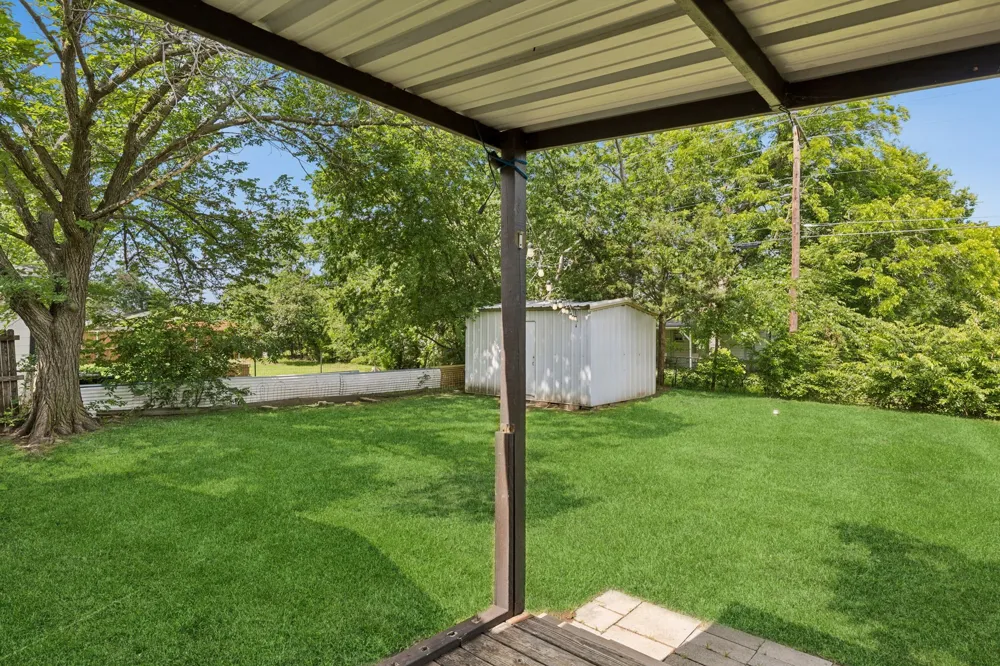 1120 S Pine Street Grapevine, TX 75050