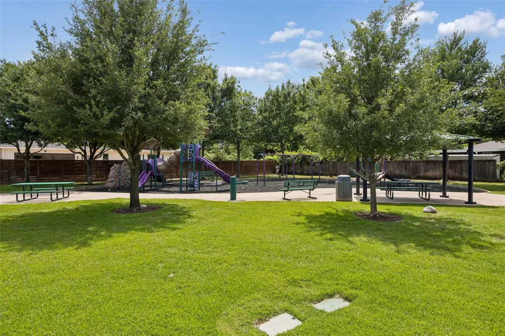 1120 S Pine Street Grapevine, TX 75050