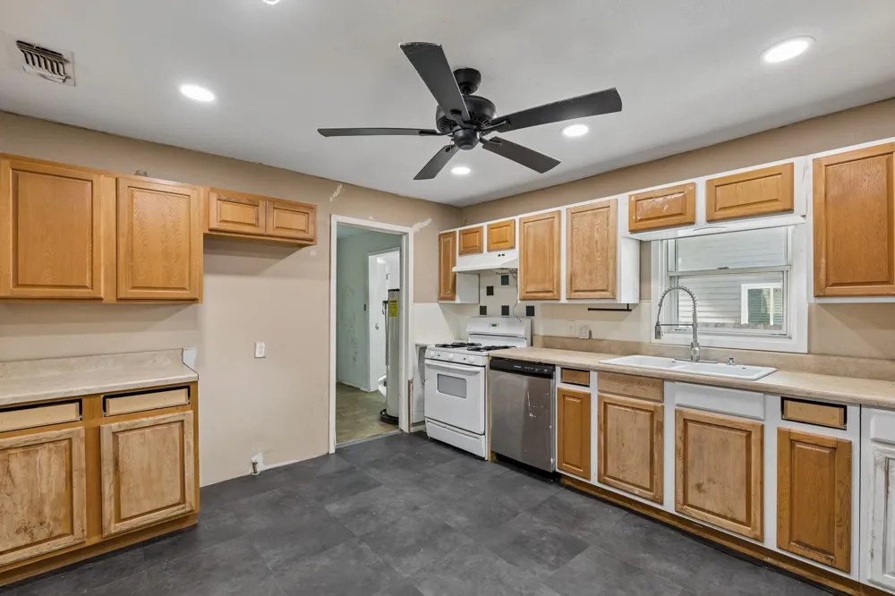 1120 S Pine Street Grapevine, TX 75050