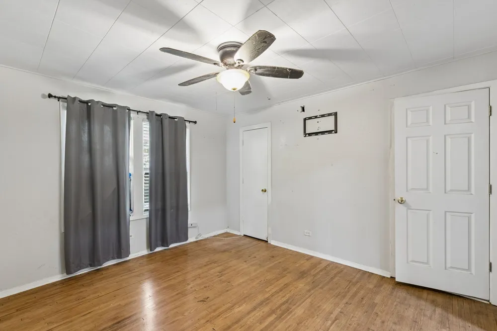 1120 S Pine Street Grapevine, TX 75050