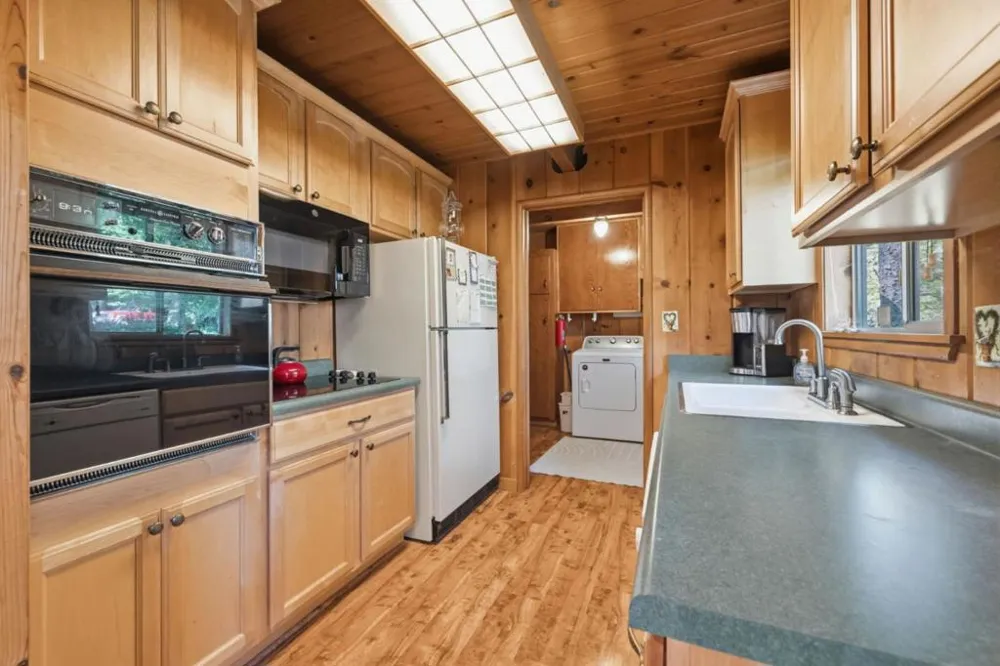 24748 Quartz Avenue Long Barn, CA 95335
