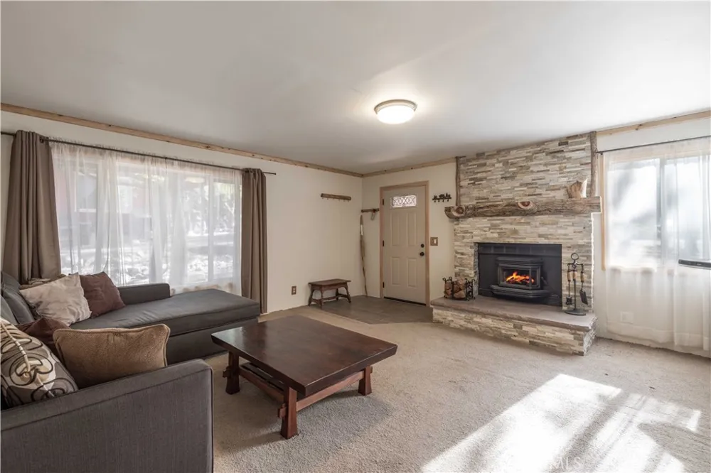 773 Sunset Sugarloaf, CA 92386