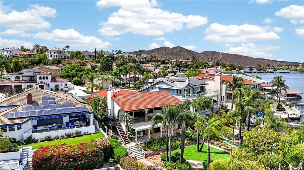 29392 Big Range Canyon Lake, CA 92587