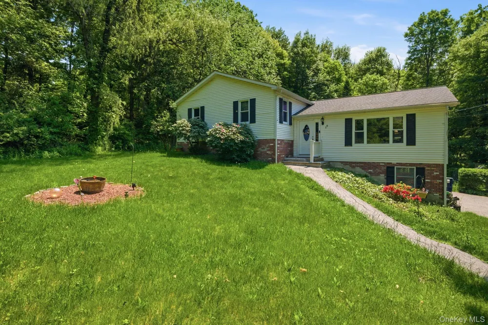 19 Taurat Place Mahopac, NY 10541