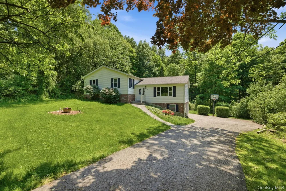 19 Taurat Place Mahopac, NY 10541
