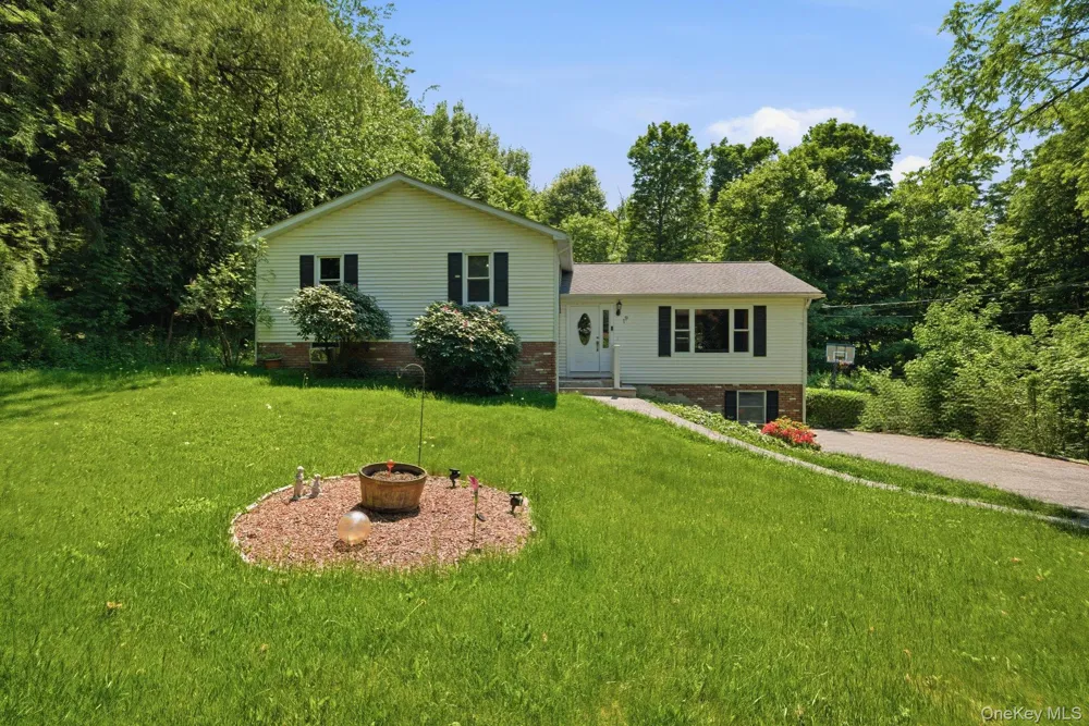 19 Taurat Place Mahopac, NY 10541