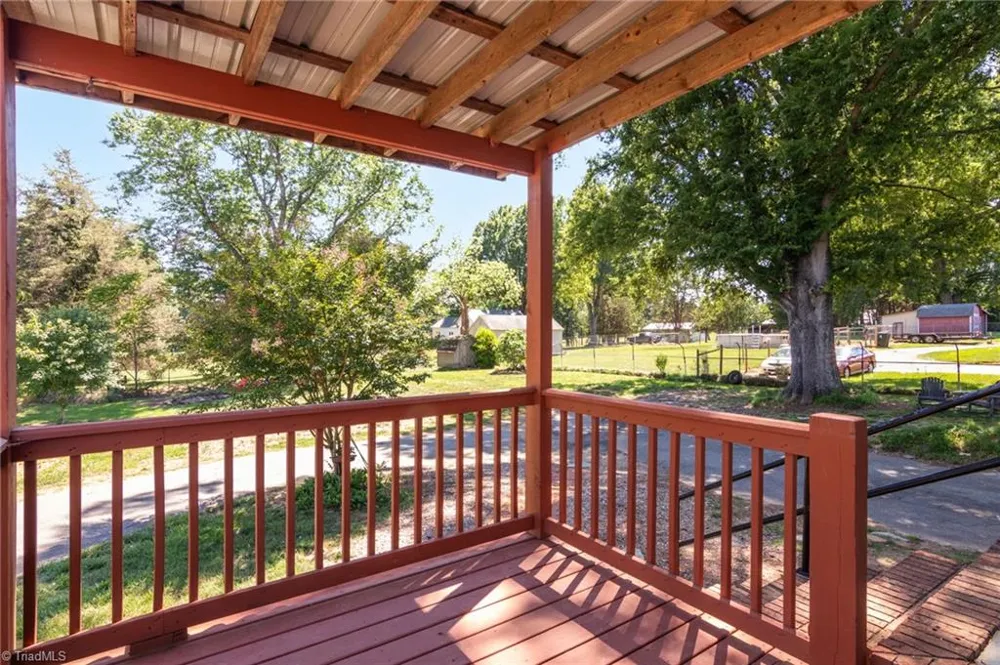 1132 Glennview Drive Kernersville, NC 27284