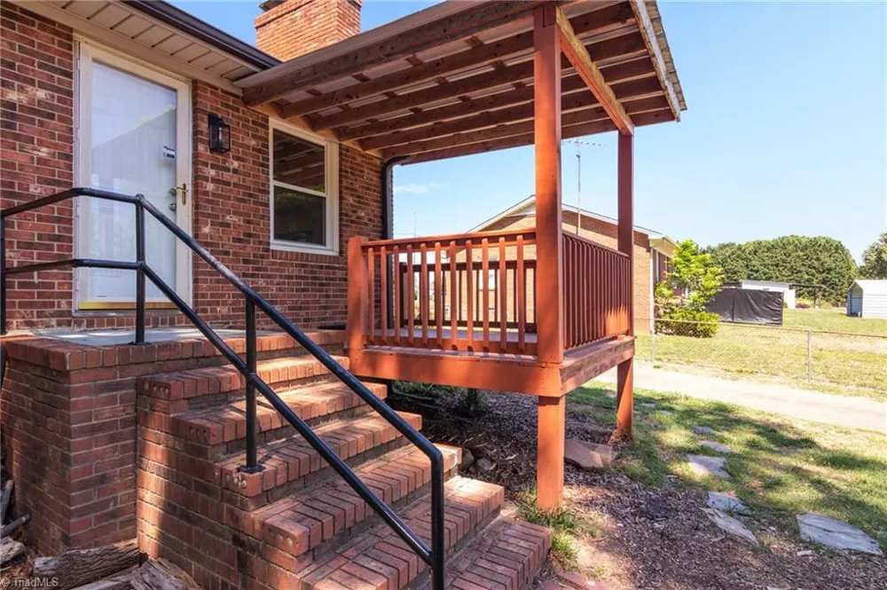 1132 Glennview Drive Kernersville, NC 27284