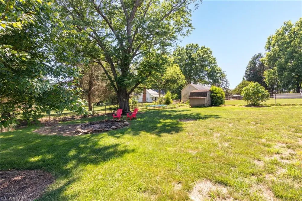 1132 Glennview Drive Kernersville, NC 27284
