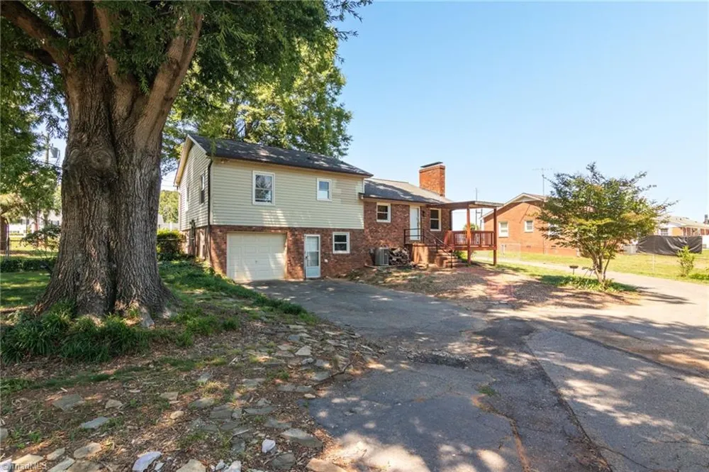 1132 Glennview Drive Kernersville, NC 27284