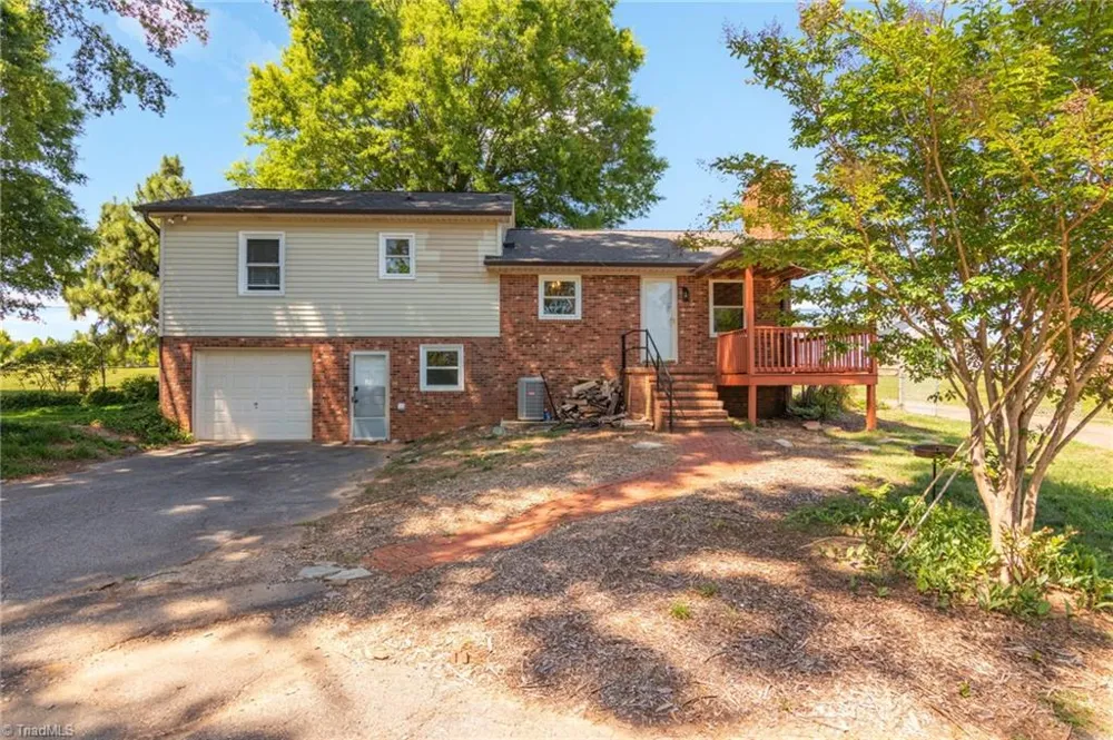1132 Glennview Drive Kernersville, NC 27284