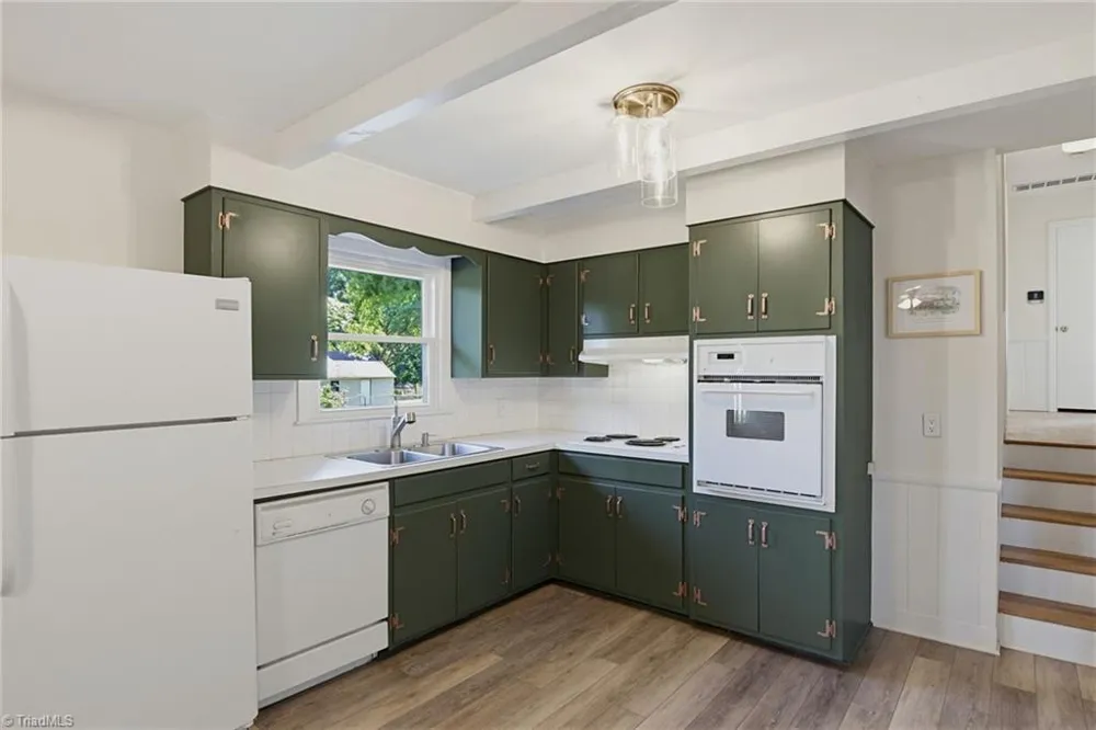 1132 Glennview Drive Kernersville, NC 27284
