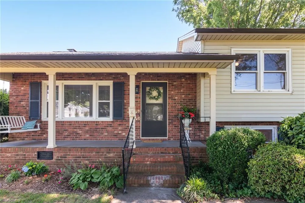 1132 Glennview Drive Kernersville, NC 27284