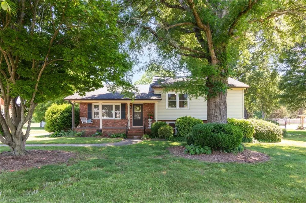 1132 Glennview Drive Kernersville, NC 27284