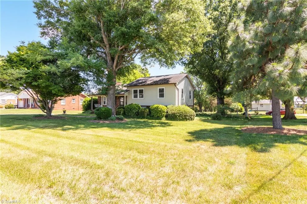 1132 Glennview Drive Kernersville, NC 27284