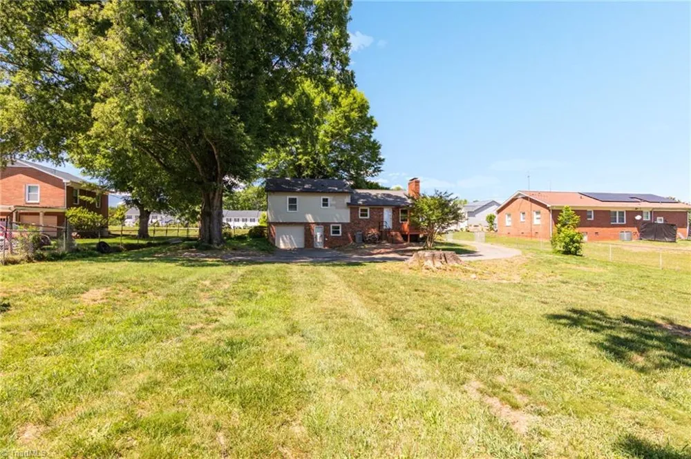 1132 Glennview Drive Kernersville, NC 27284