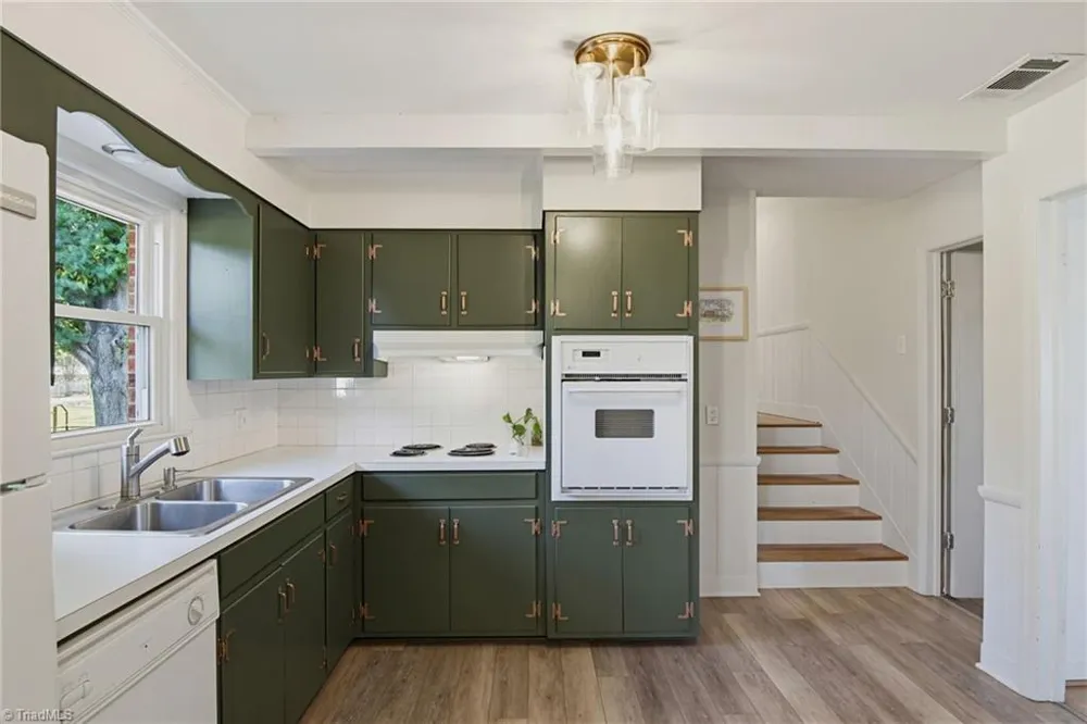 1132 Glennview Drive Kernersville, NC 27284
