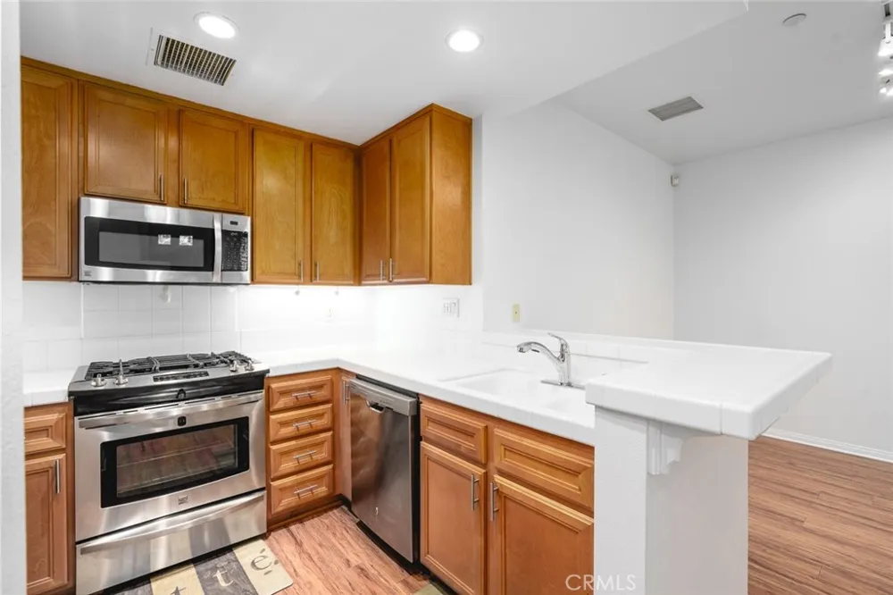 127 Jadestone Irvine, CA 92603
