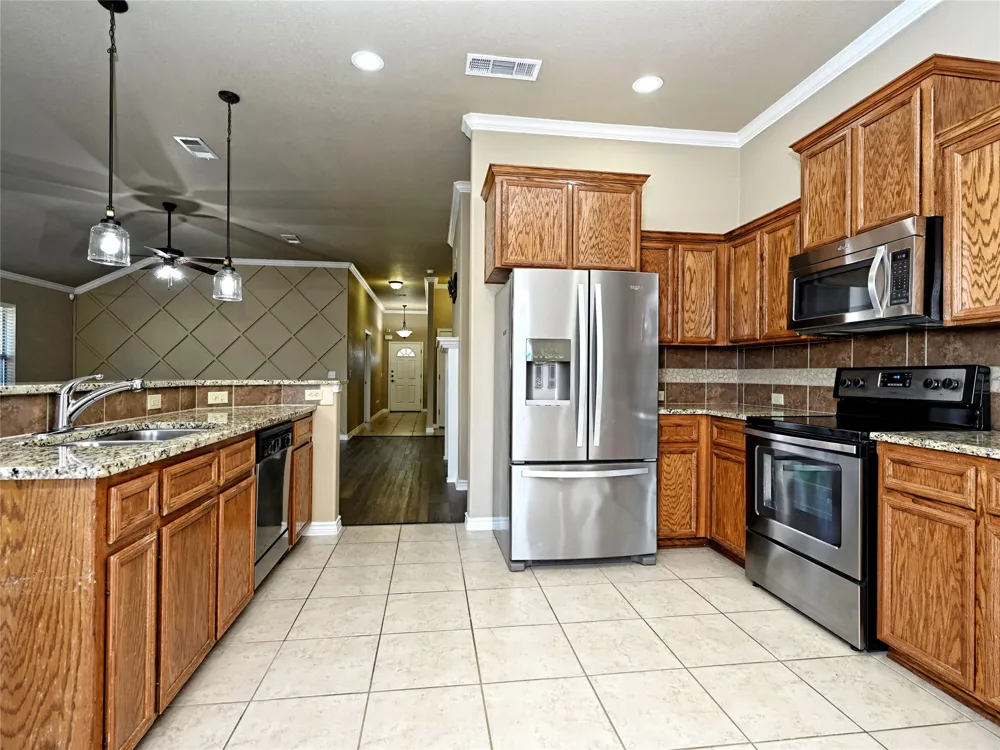 224 Geode Lane Jarrell, TX 76537