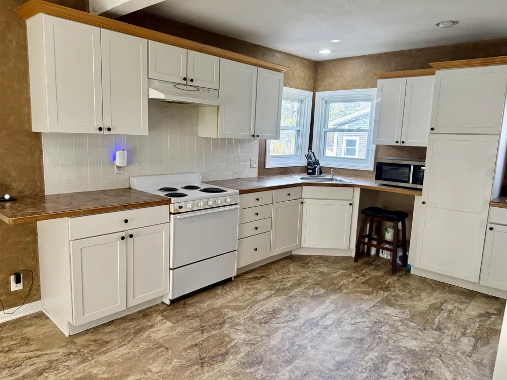 711 Francisco Avenue Alma City, MI 48801