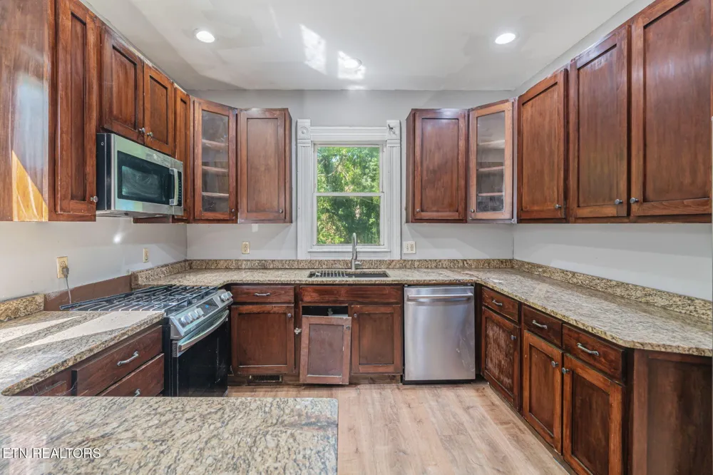 419 W Rockwood St Rockwood, TN 37854