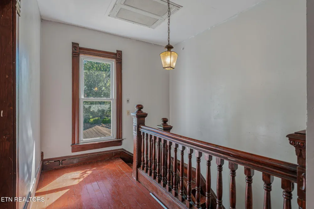 419 W Rockwood St Rockwood, TN 37854