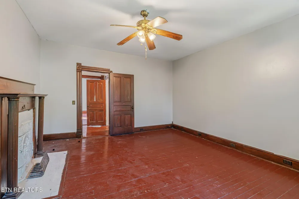 419 W Rockwood St Rockwood, TN 37854