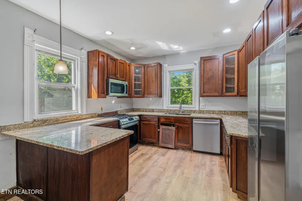 419 W Rockwood St Rockwood, TN 37854