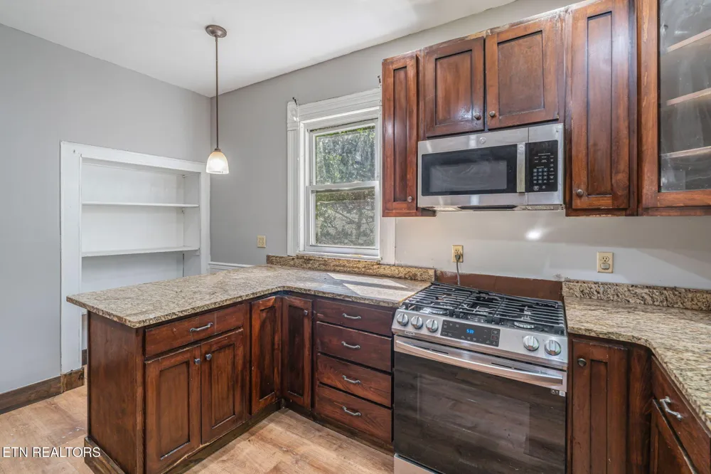 419 W Rockwood St Rockwood, TN 37854