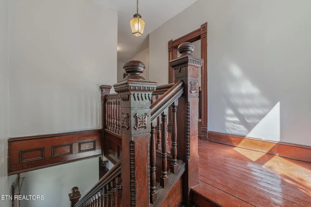 419 W Rockwood St Rockwood, TN 37854