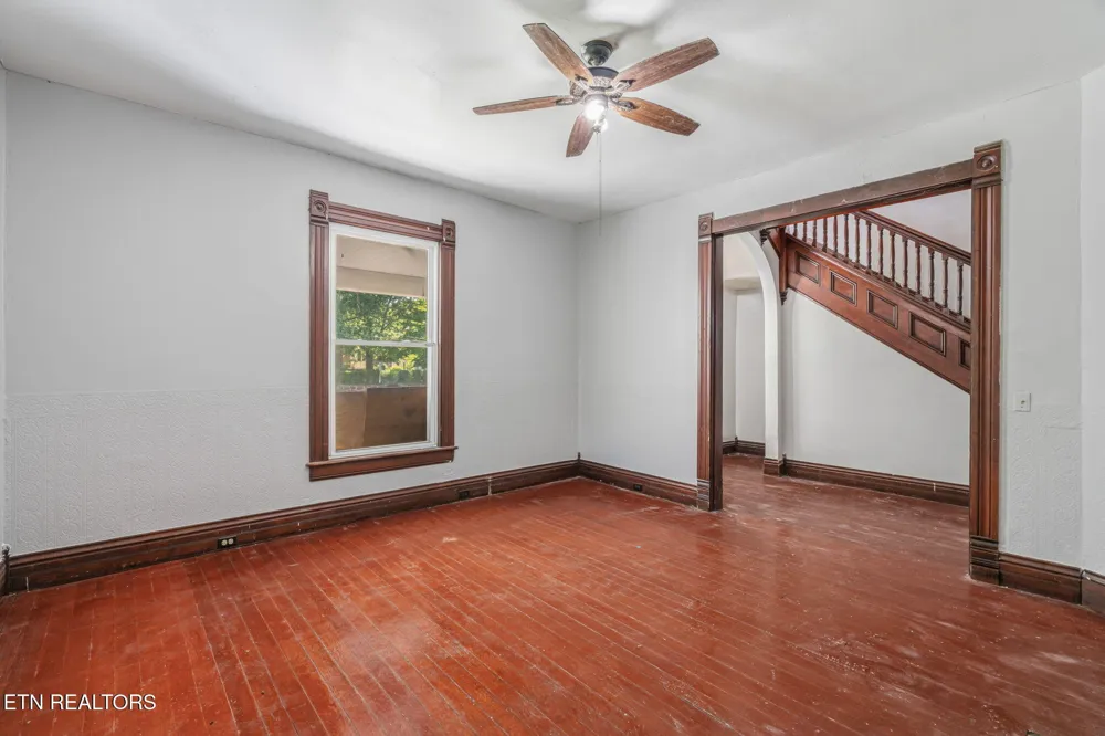 419 W Rockwood St Rockwood, TN 37854