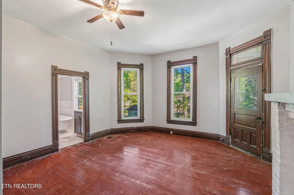 419 W Rockwood St Rockwood, TN 37854