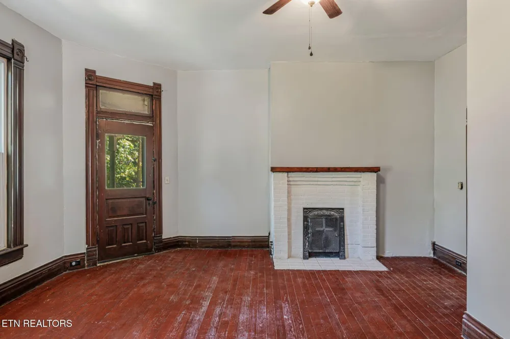 419 W Rockwood St Rockwood, TN 37854