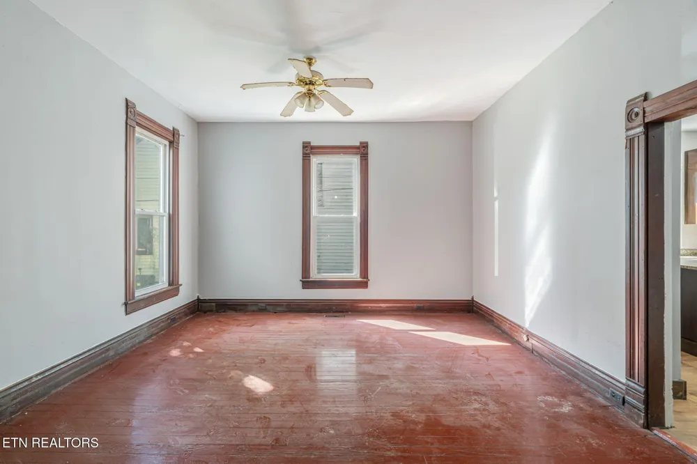419 W Rockwood St Rockwood, TN 37854