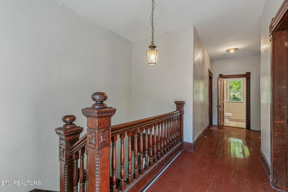 419 W Rockwood St Rockwood, TN 37854