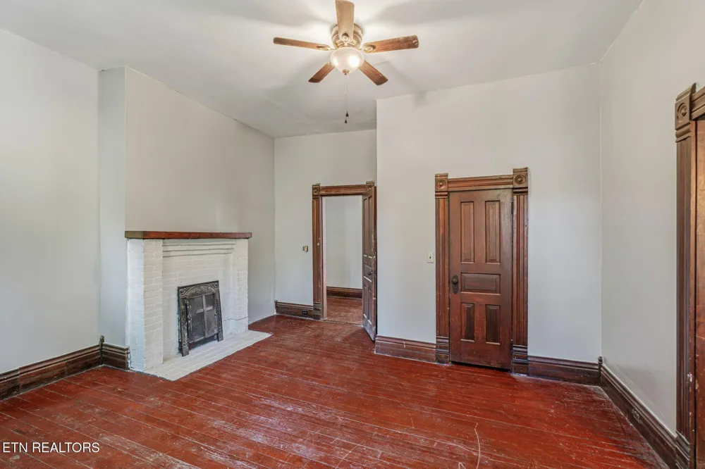 419 W Rockwood St Rockwood, TN 37854