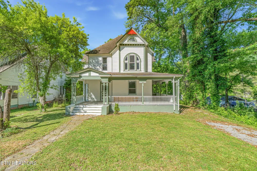 419 W Rockwood St Rockwood, TN 37854