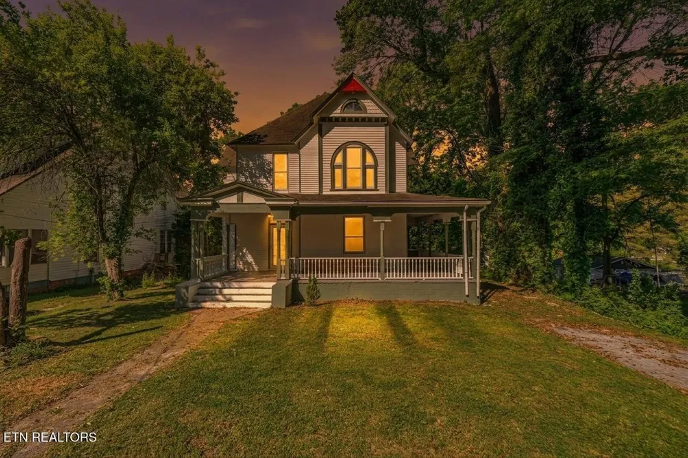 419 W Rockwood St Rockwood, TN 37854