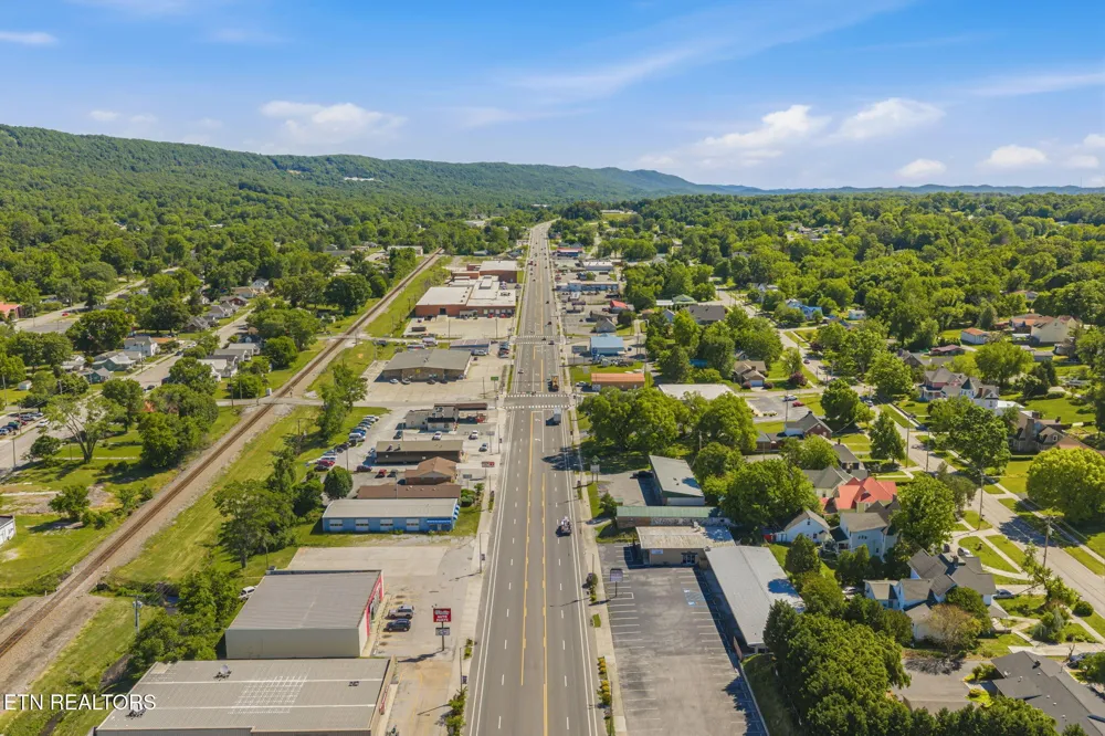 419 W Rockwood St Rockwood, TN 37854