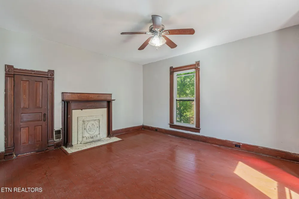 419 W Rockwood St Rockwood, TN 37854