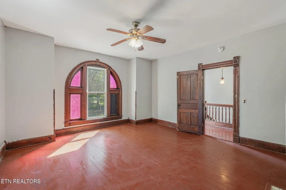 419 W Rockwood St Rockwood, TN 37854