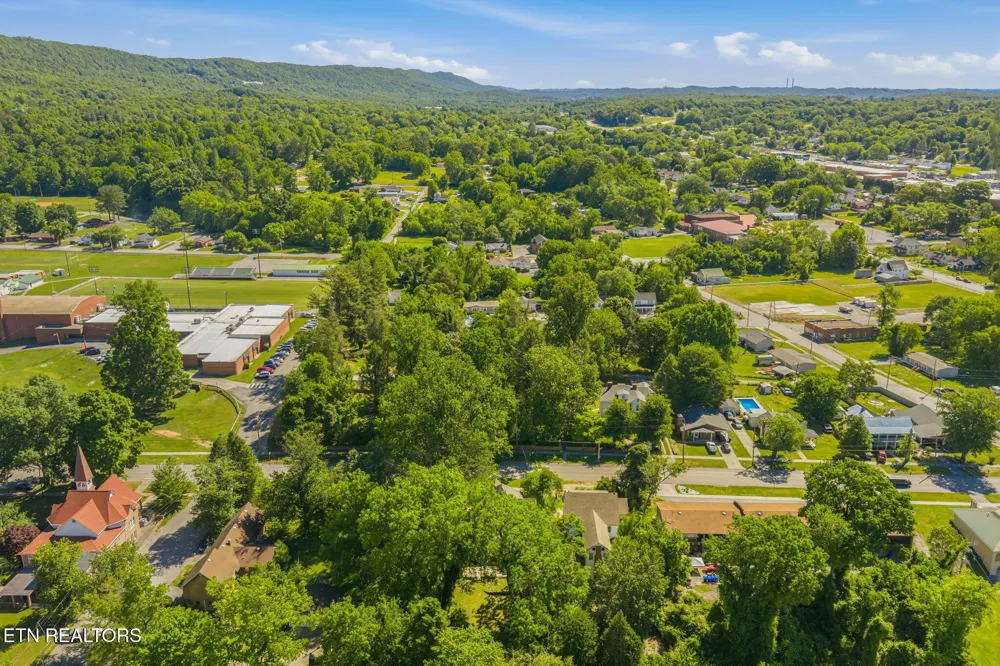 419 W Rockwood St Rockwood, TN 37854