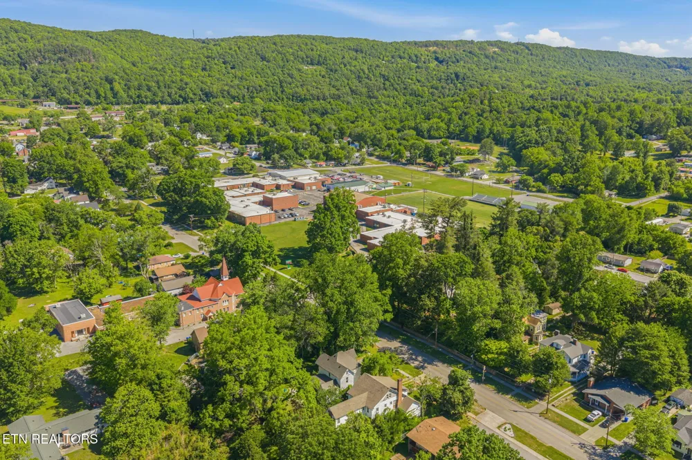 419 W Rockwood St Rockwood, TN 37854