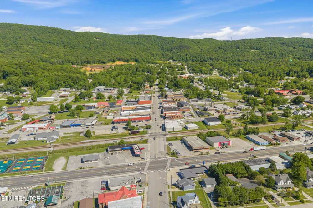 419 W Rockwood St Rockwood, TN 37854