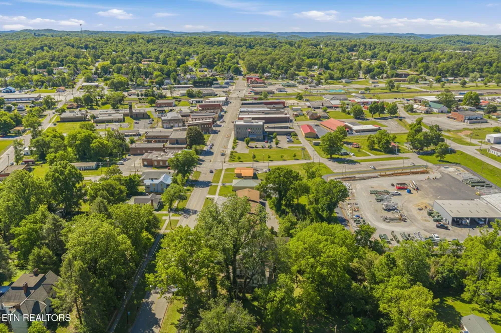 419 W Rockwood St Rockwood, TN 37854
