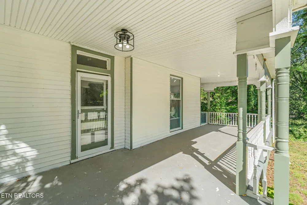 419 W Rockwood St Rockwood, TN 37854